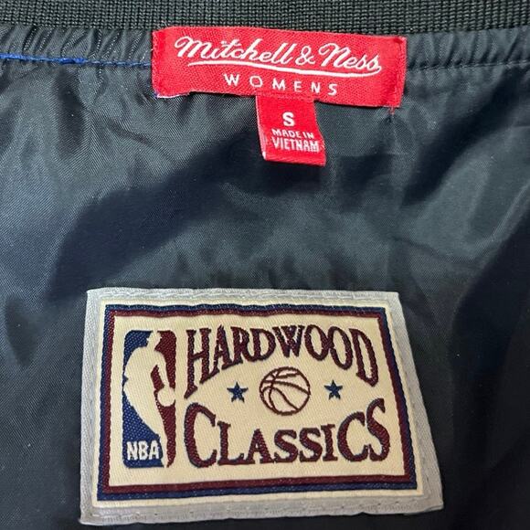 Mitchell & Ness NBA New York Knicks Basketball Logo Satin Button Bomber Jacket S - Picture 6 of 7